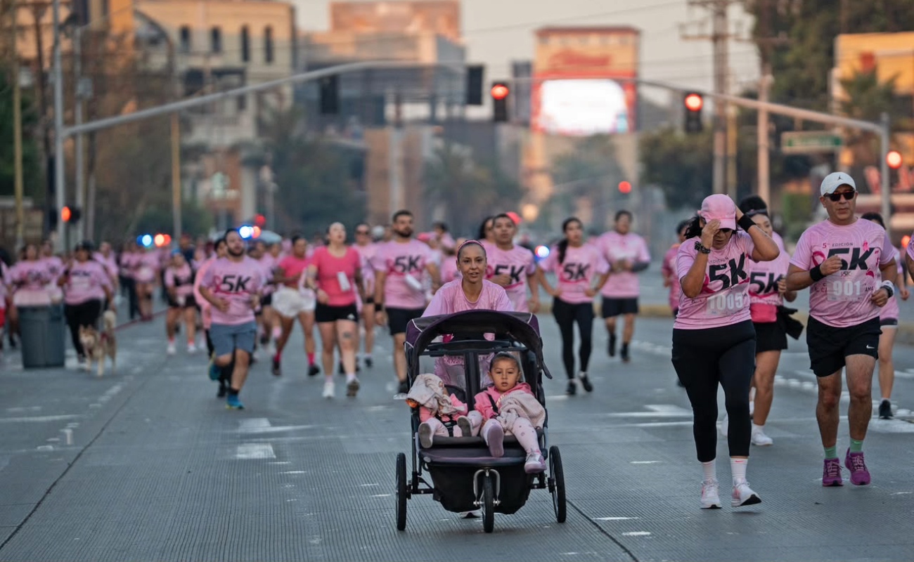 Más de mil corredores participan en la quinta edición de la carrera Corre Contra el Cáncer de Mama