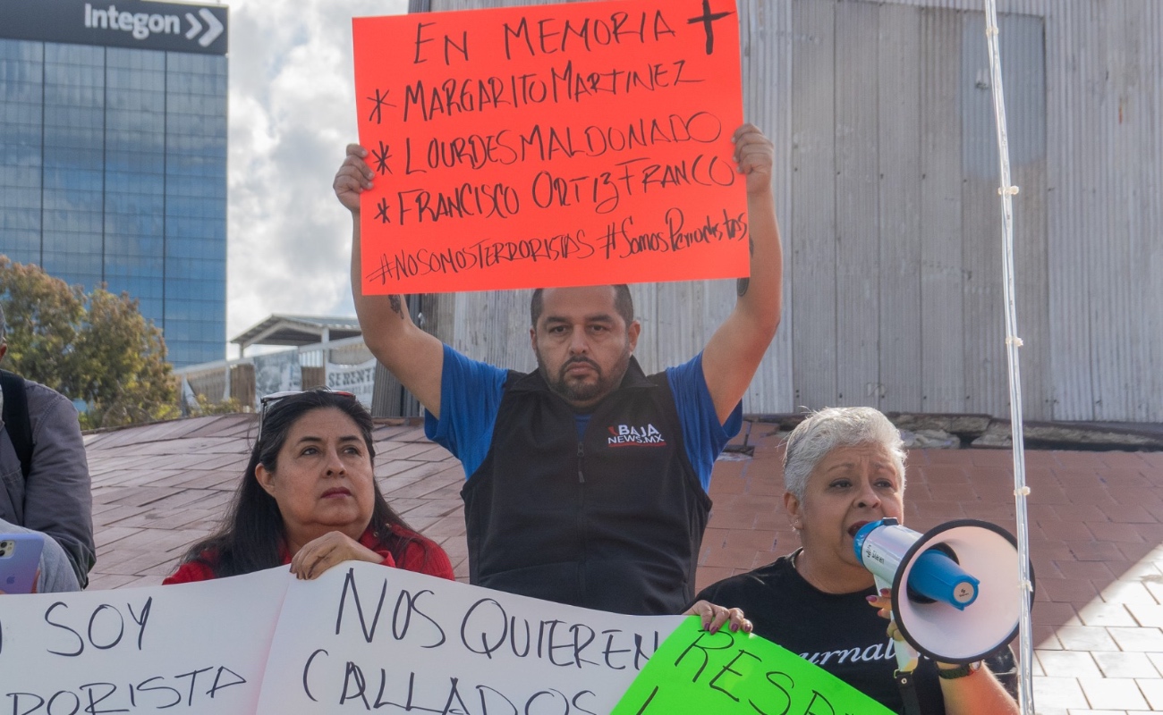 Periodistas se manifiestan en defensa de la libertad de expresión y en memoria de colegas asesinados.