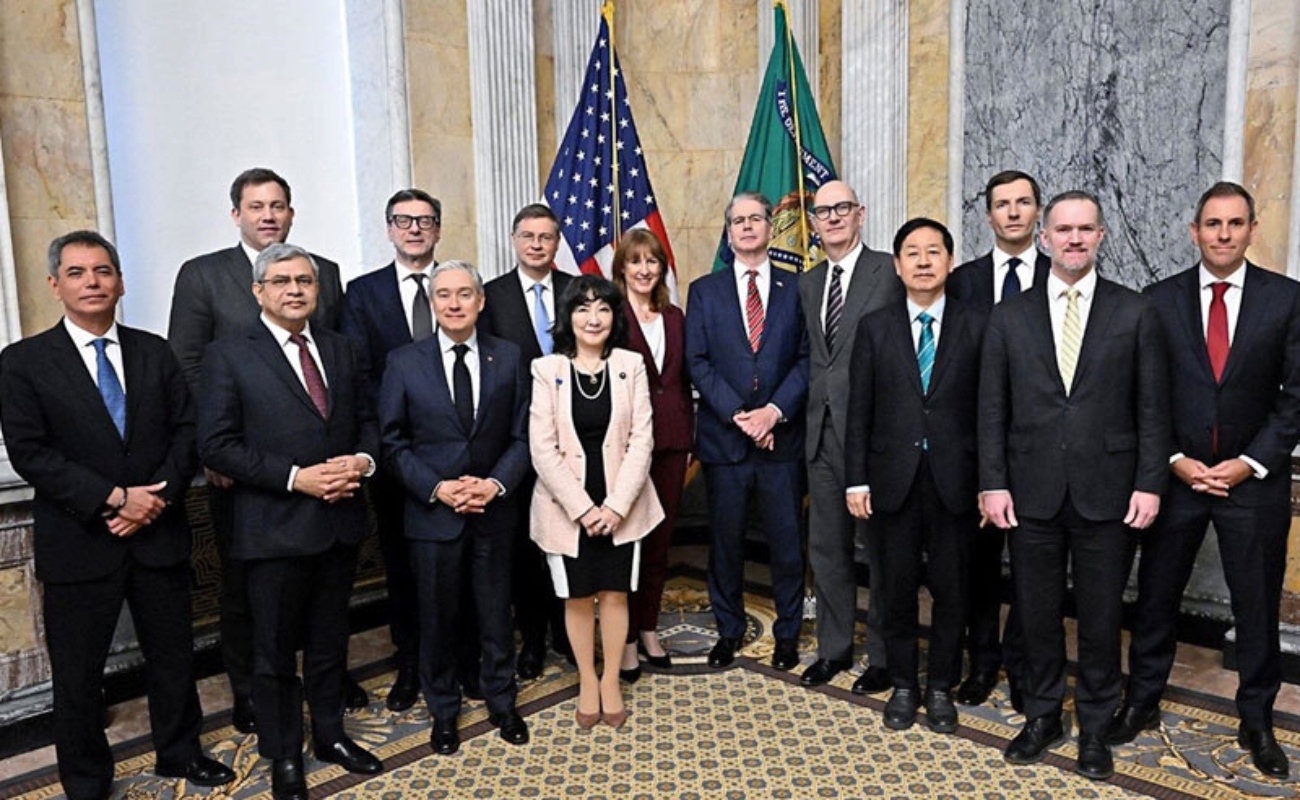 Funcionarios de Estados Unidos y México durante el anuncio de la alianza para coordinar políticas tecnológicas y fortalecer la cadena de suministro de minerales críticos en América del Norte.