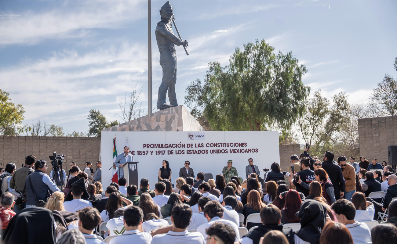 Preside Ismael Burgueño Ruiz acto cívico del Aniversario de la Promulgación de las Constituciones de 1857 y 1917