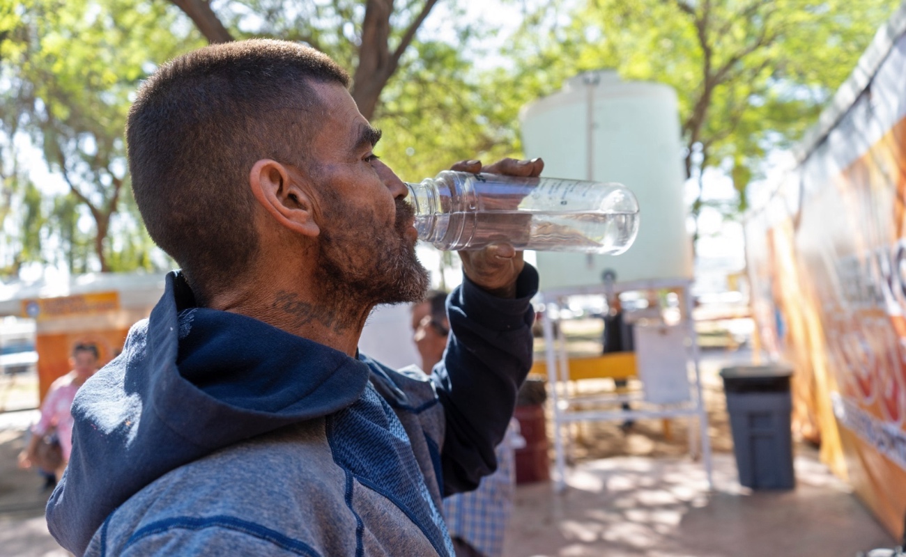 Atiende punto masivo de hidratación a 342 personas en su primera semana