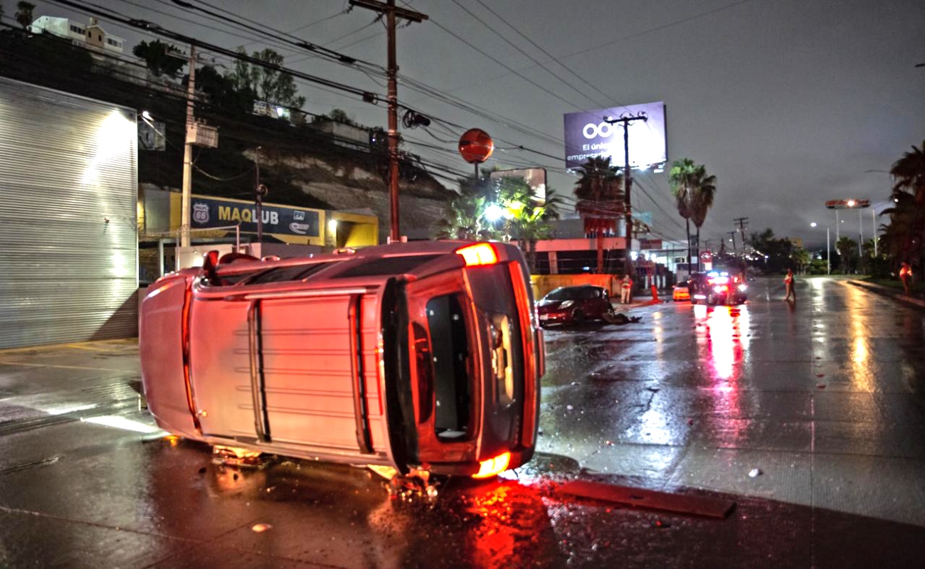 No se localizó a los tripulantes de ninguno de los vehículos involucrados, fueron detenidos metros adelante, en intento de huida del accidente.