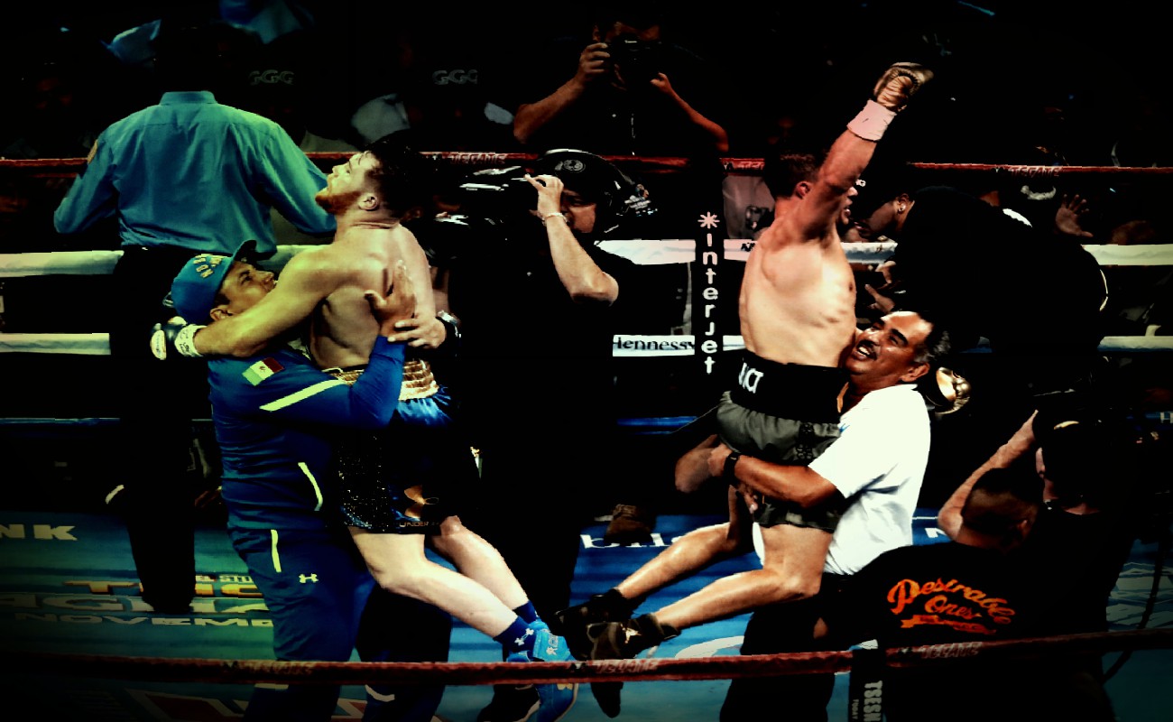Saúl "Canelo" Álvarez y Gennady Golovkin celebran al concluir la pelea, que los jueces decretaron empate