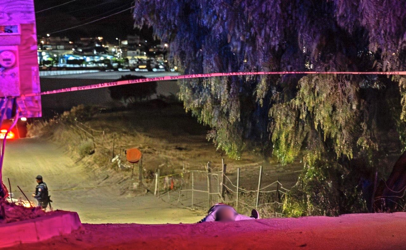Dos hombres sin vida y mujer lesionada deja ataque armado en Cuesta Blanca