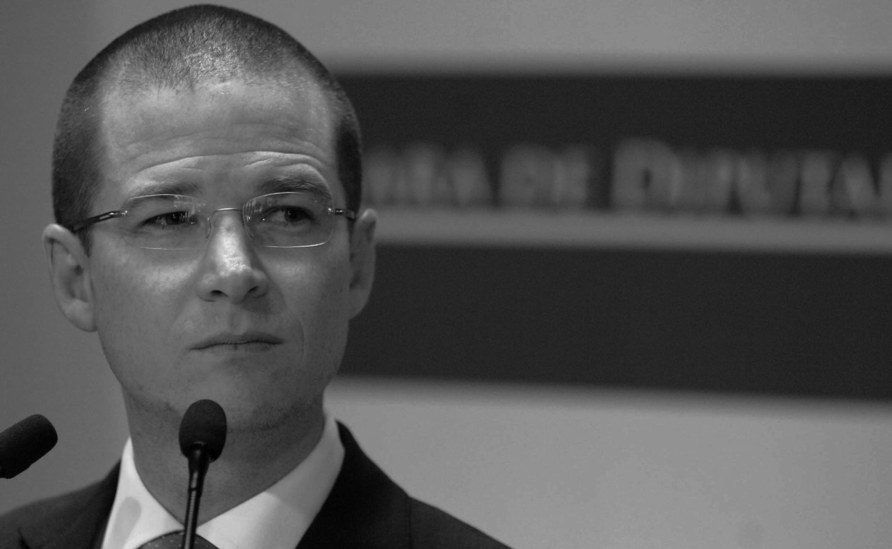 El candidato presidencial de la coalición Por México al Frente exponía sus propuestas ante un auditorio habilitado para cerca de mil 200 estudiantes