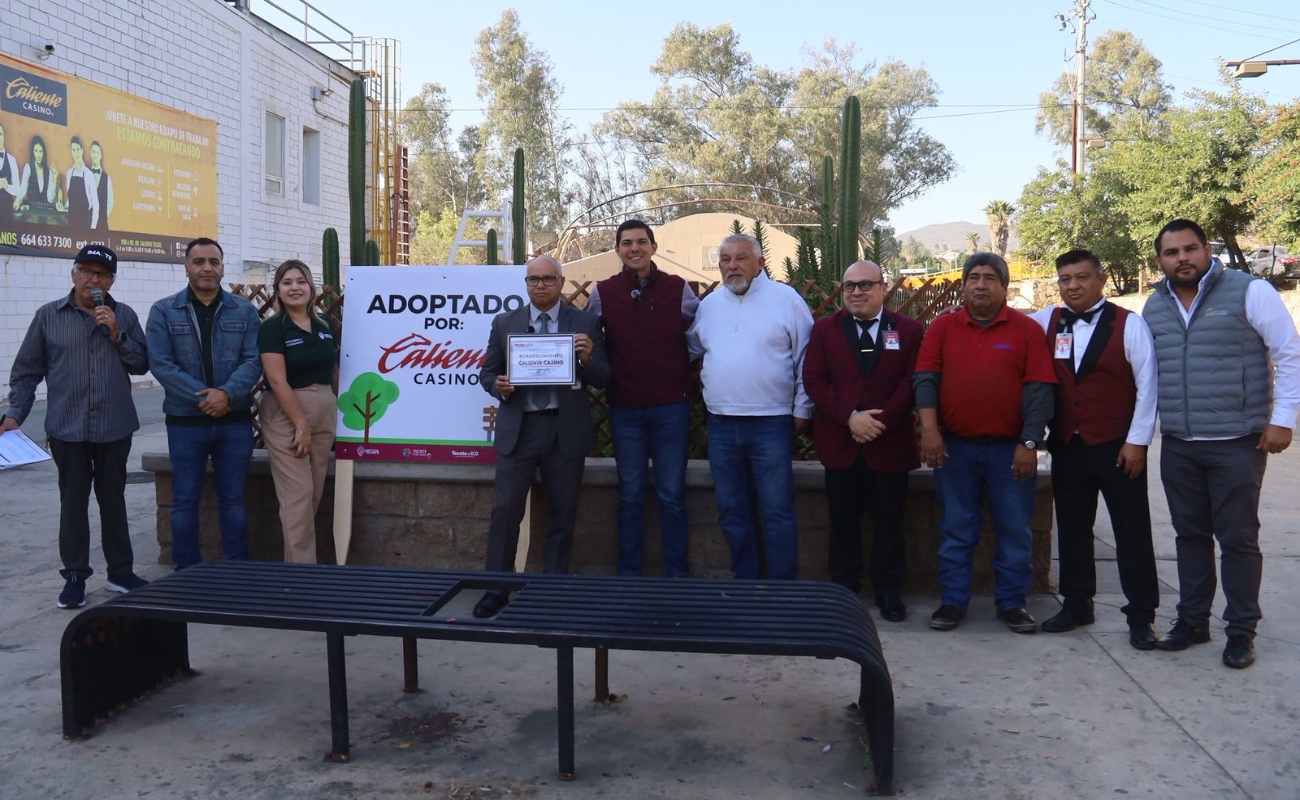 El edil reconoció a Grupo Caliente como una empresa socialmente responsable, con una trayectoria constante de apoyo a la comunidad tecatense.