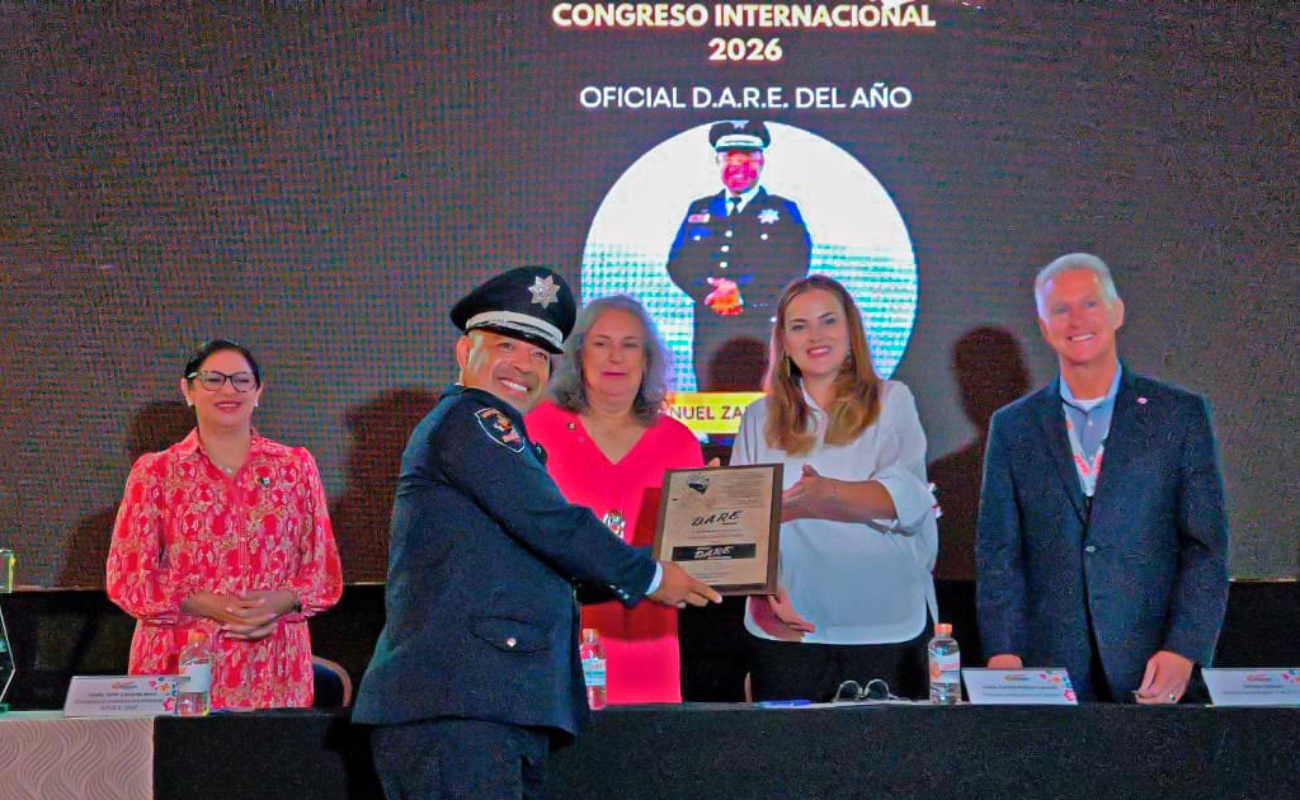 El oficial Manuel Zapata Torres fue reconocido como Oficial D.A.R.E. 2026 por su liderazgo y compromiso con la inclusión.