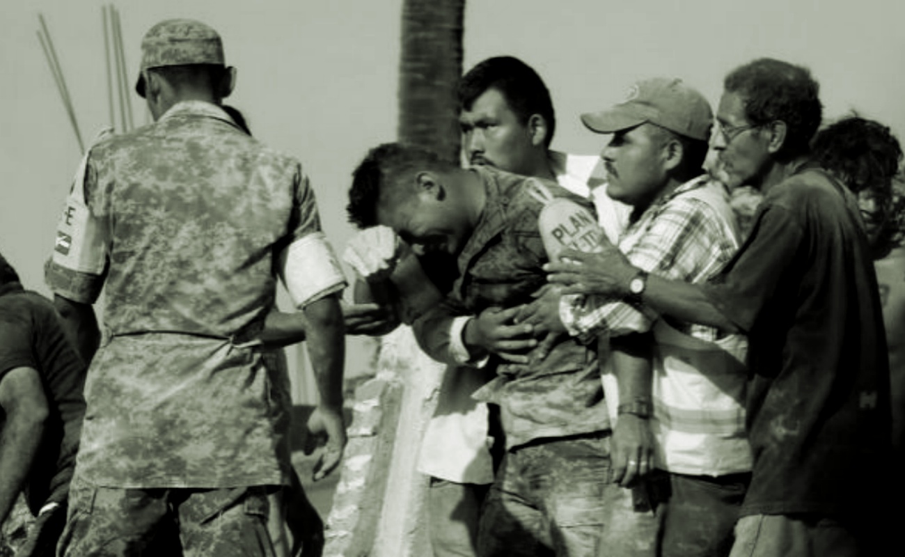 El detrás de la conmovedora foto de un militar llorando