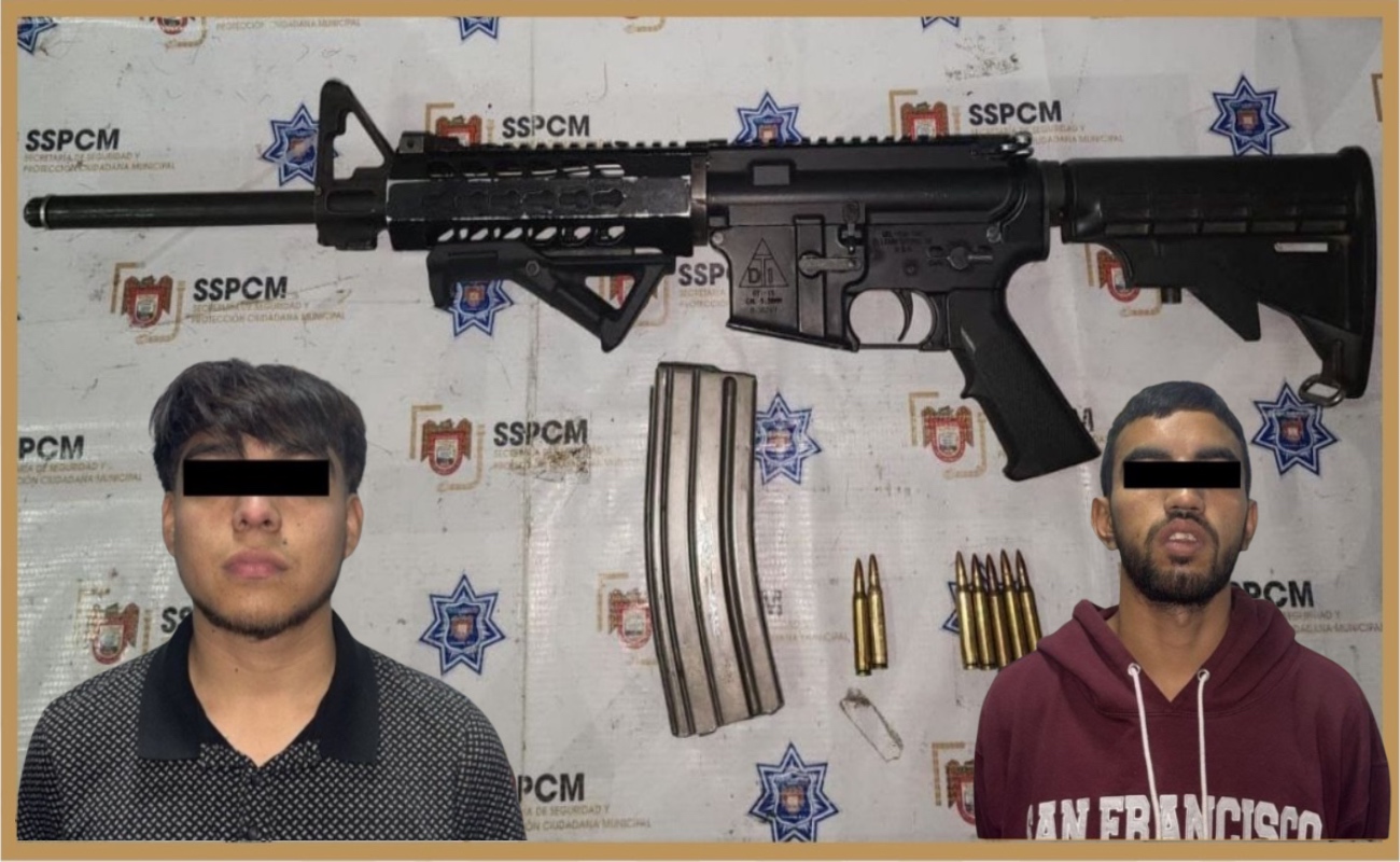 Asegura Policía Municipal a dos personas portando un arma larga