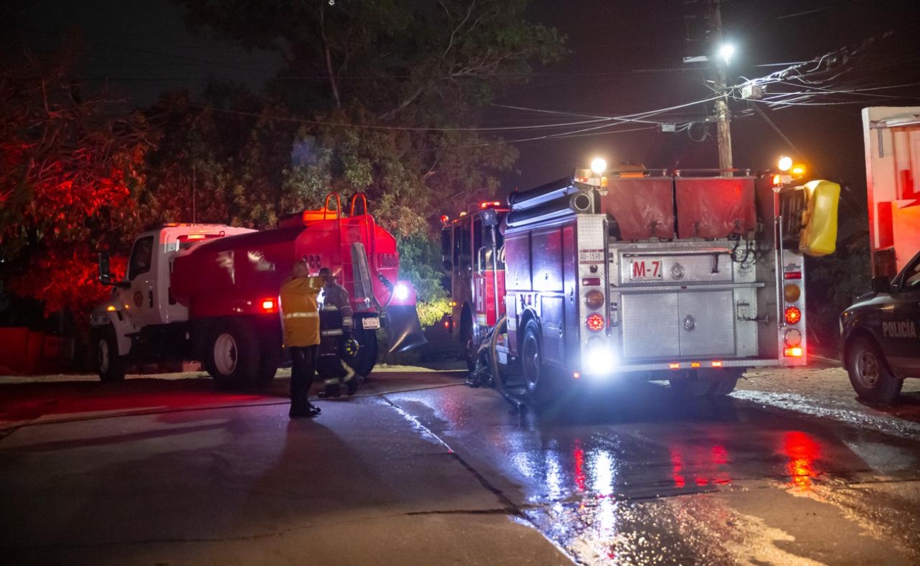 Incendio destruye vivienda de madera en la colonia Ciudad Jardín