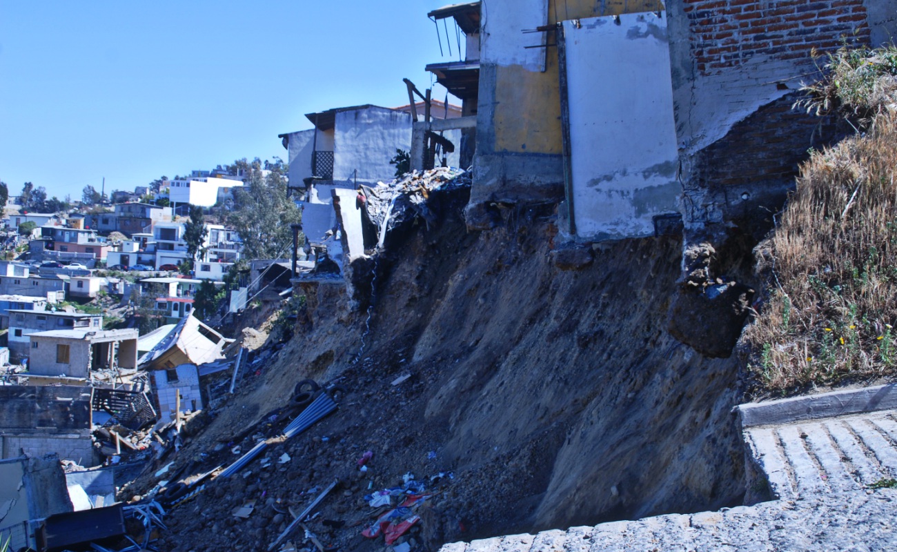 Una veintena de afectados por el derrumbe firman la demanda