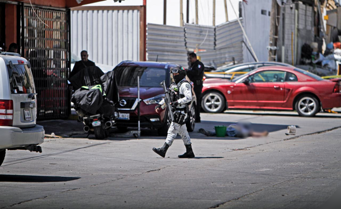 El agresor escapó de la escena del crimen.