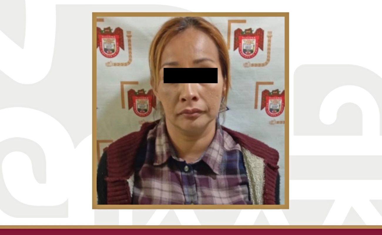 Policía Municipal de Tijuana detuvo a Claudia Guadalupe “N”, de 31 años, con orden de aprehensión por homicidio calificado con ventaja.