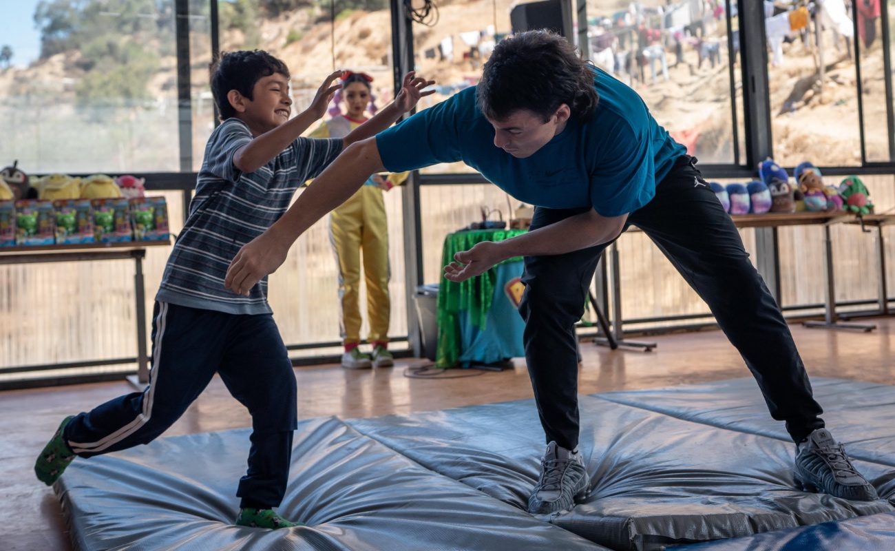 Fundación Tijuana Sin Hambre lleva espectáculo de Lucha Libre a 200 niños del albergue Embajadores de Jesús