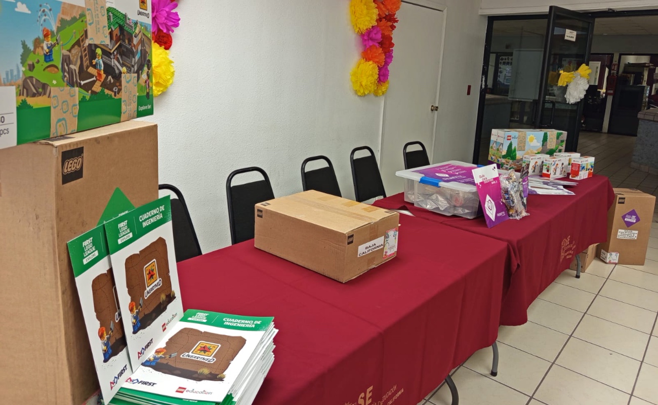 Entrega Fundación Robotix material a escuelas primarias de Tecate