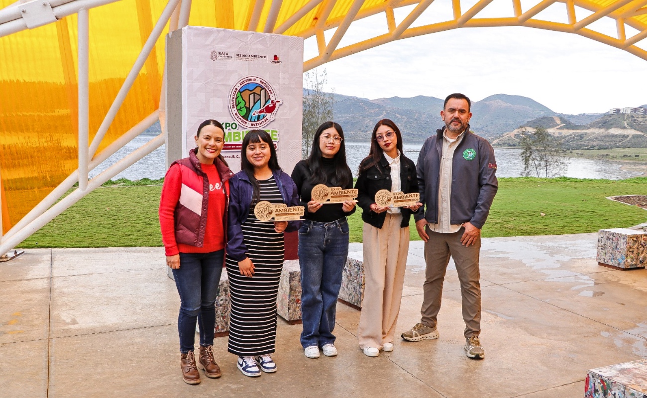 Reconoce SMADS a universitarias ganadoras del rally fotográfico de la Expo Ambiente 2025