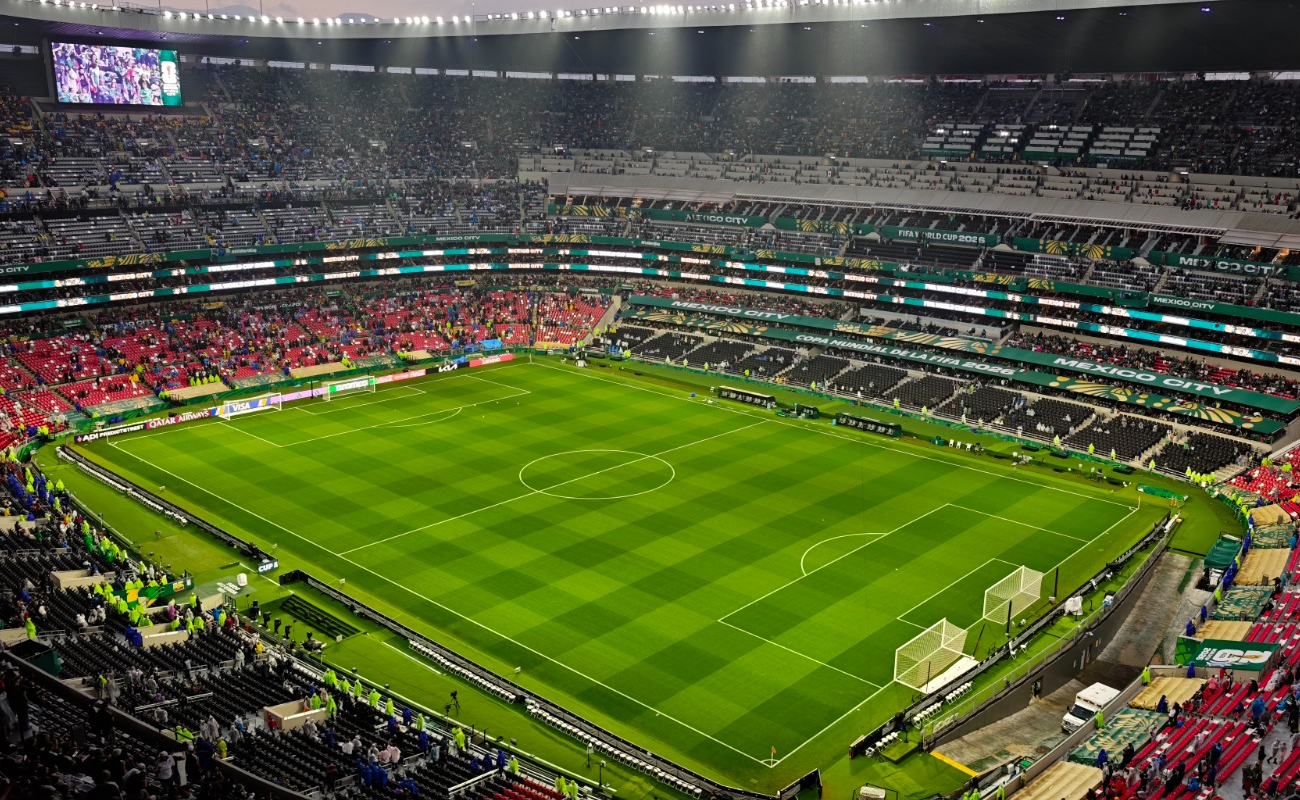 Cómo entretener a 80 mil aficionados y no morir en el intento
