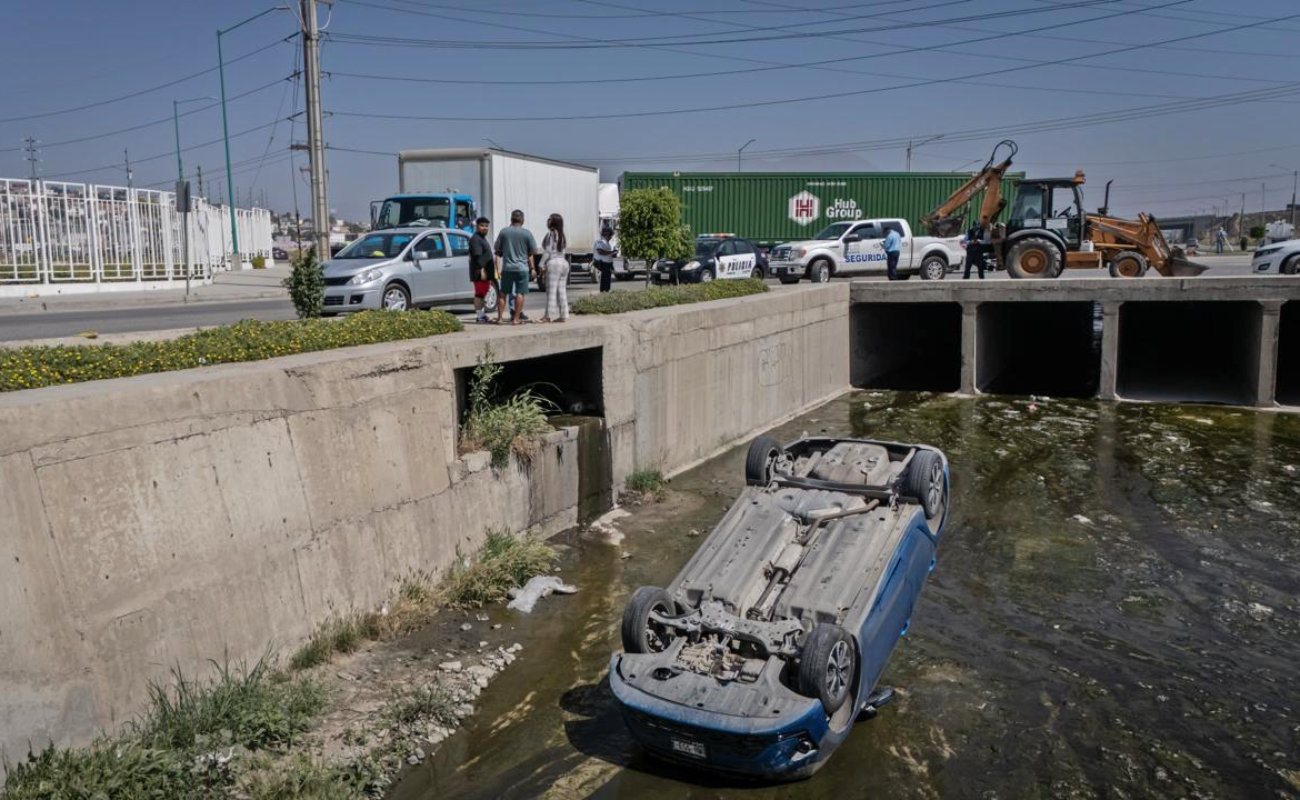 El conductor resultó con lesiones leves.