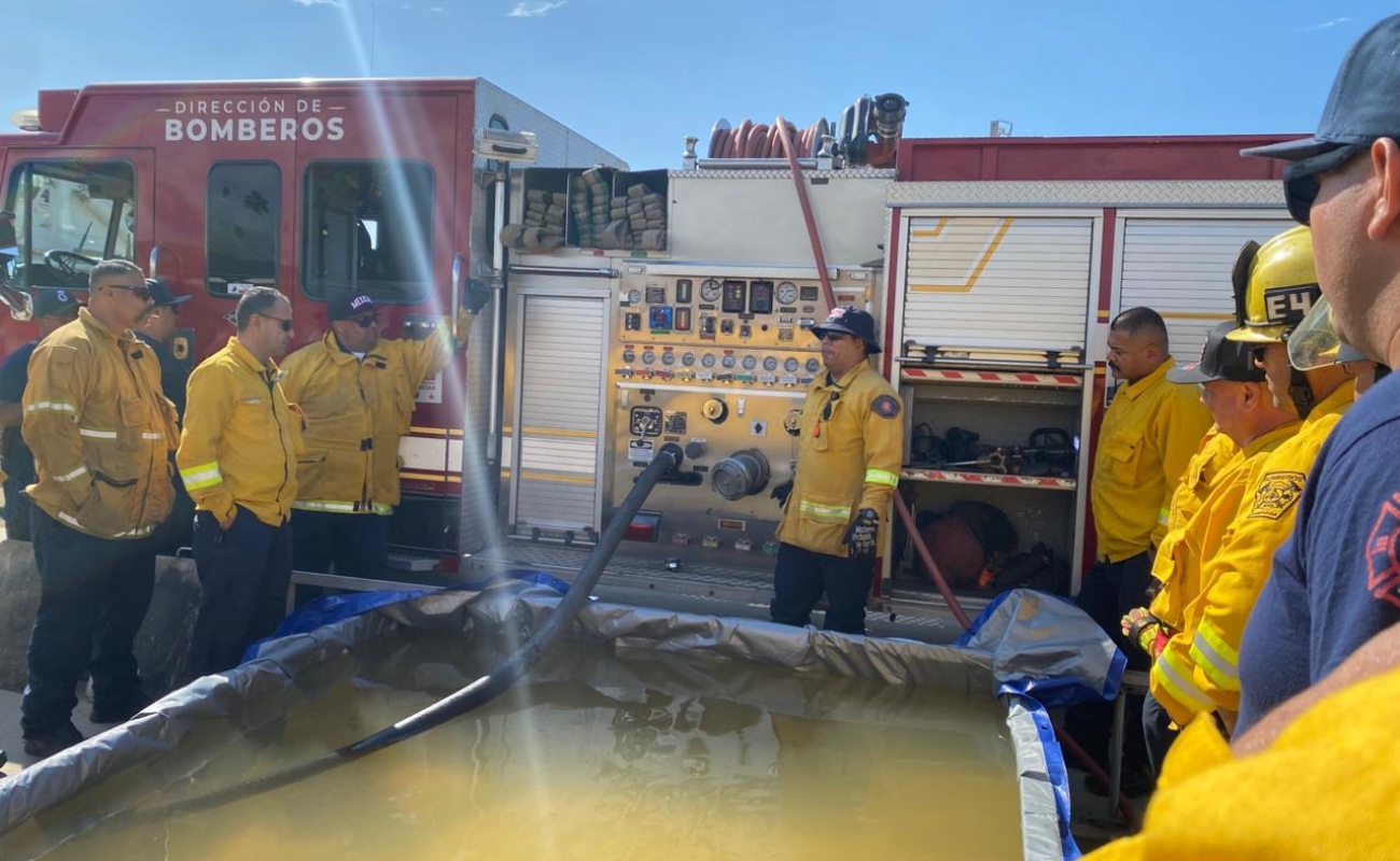 Capacitan a bomberos de Ensenada