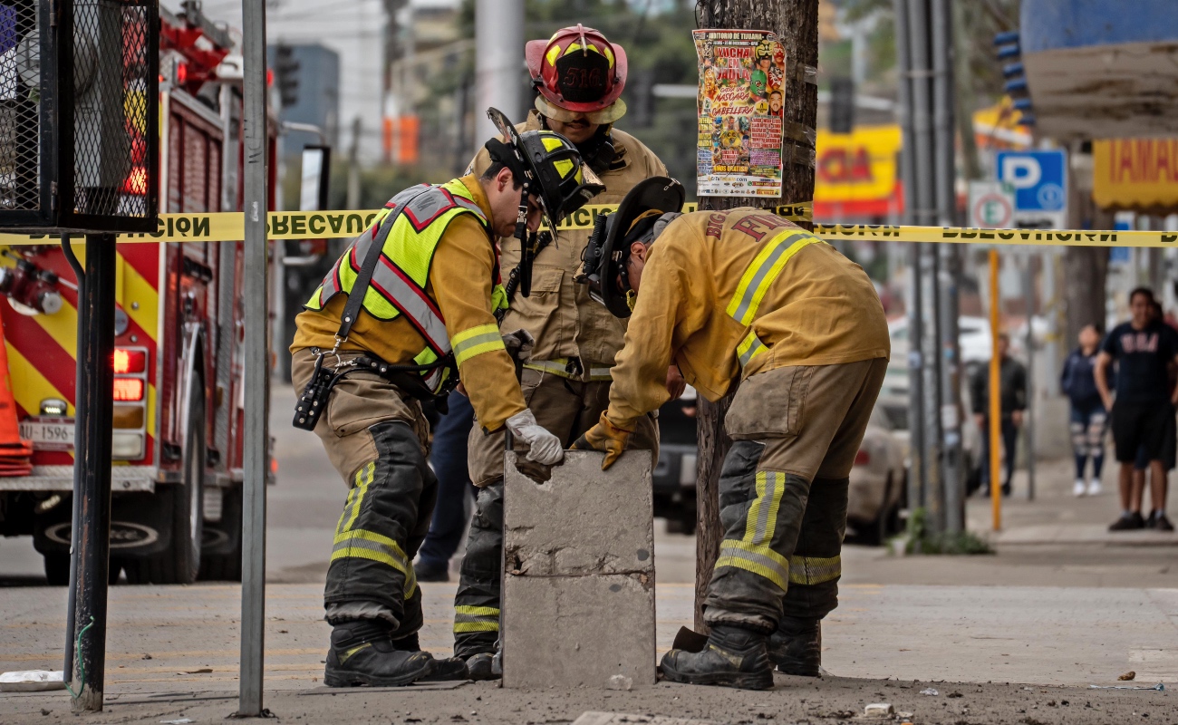 Explotan alcantarillas en la Zona Centro, por acumulación de gas