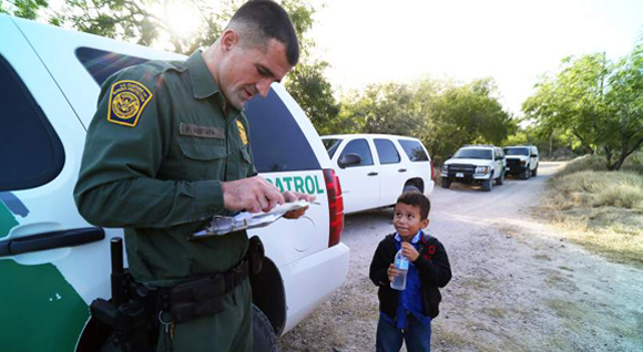 La ONU instó a Estados Unidos a frenar de inmediato su controvertida práctica de separar a los niños inmigrantes.