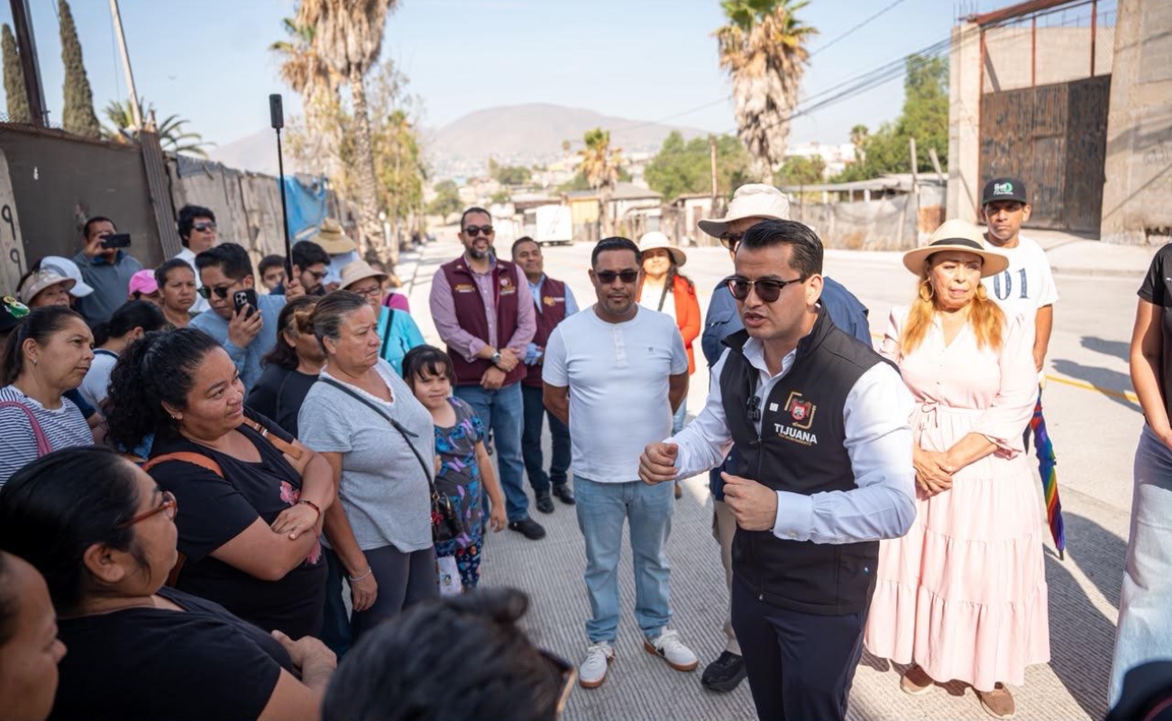 Supervisa alcalde Abdiel Gutiérrez obra de pavimentación en el Ejido Francisco Villa