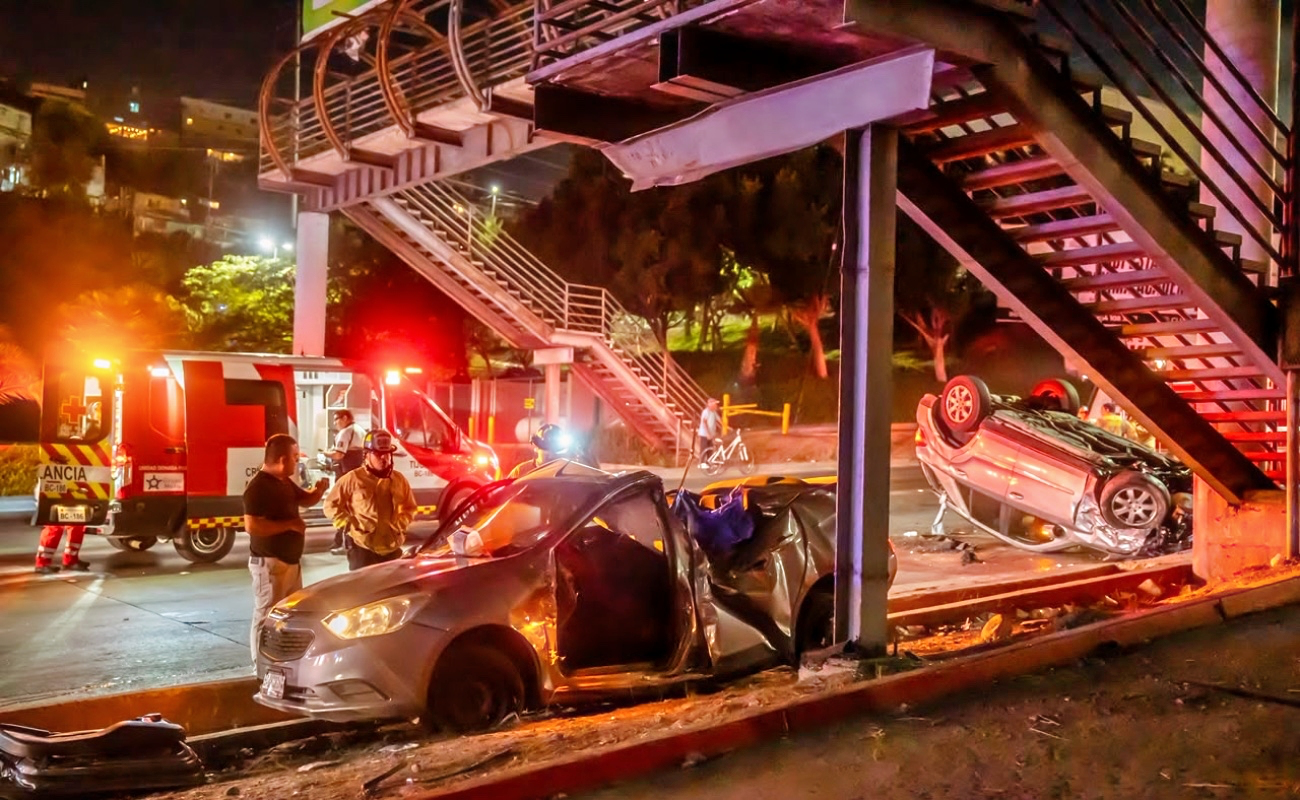 Hombre queda prensado tras accidente en el Libramiento Rosas Magallón