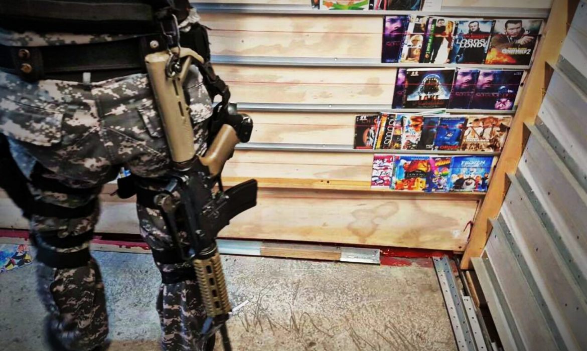 Autoridades realizaron operativo contra venta de pirateria en el Siglo XXI