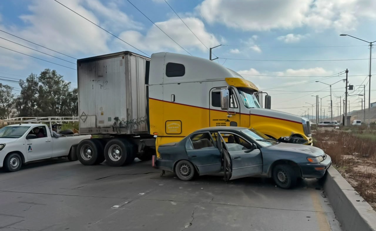 Choque provoca caos vehicular en el Bulevar 2000