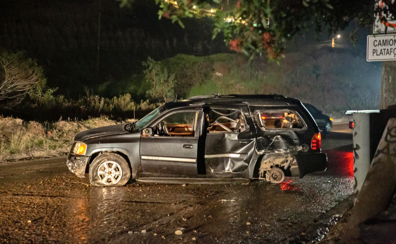 Chocan y abandonan vehículo en el Bulevar Fundadores