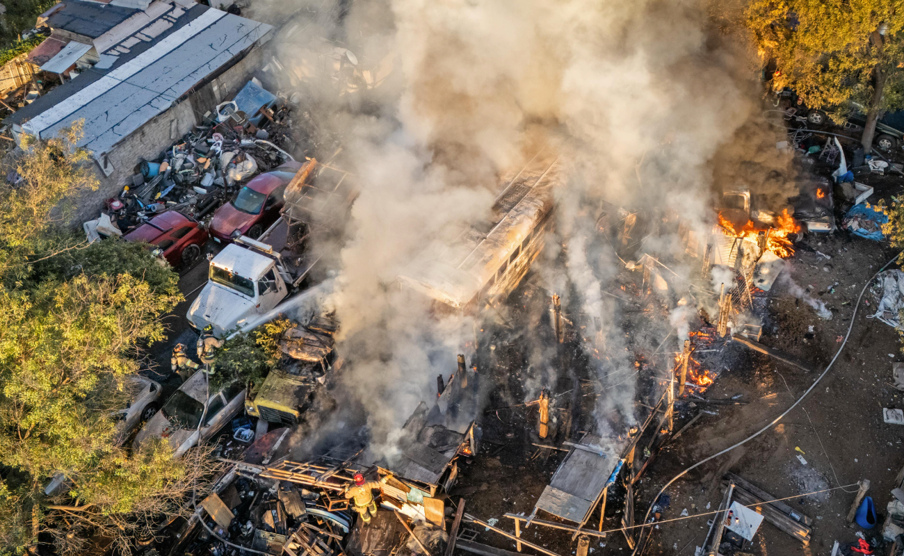 Causa incendio daños a yonke y vivienda en la Xochimilco Solidaridad