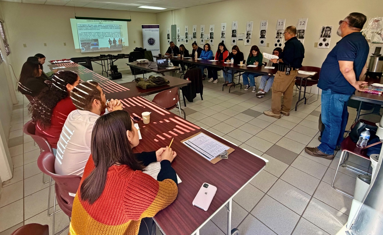 Fiscalía imparte plática a estudiantes de derecho de la UABC en Ensenada