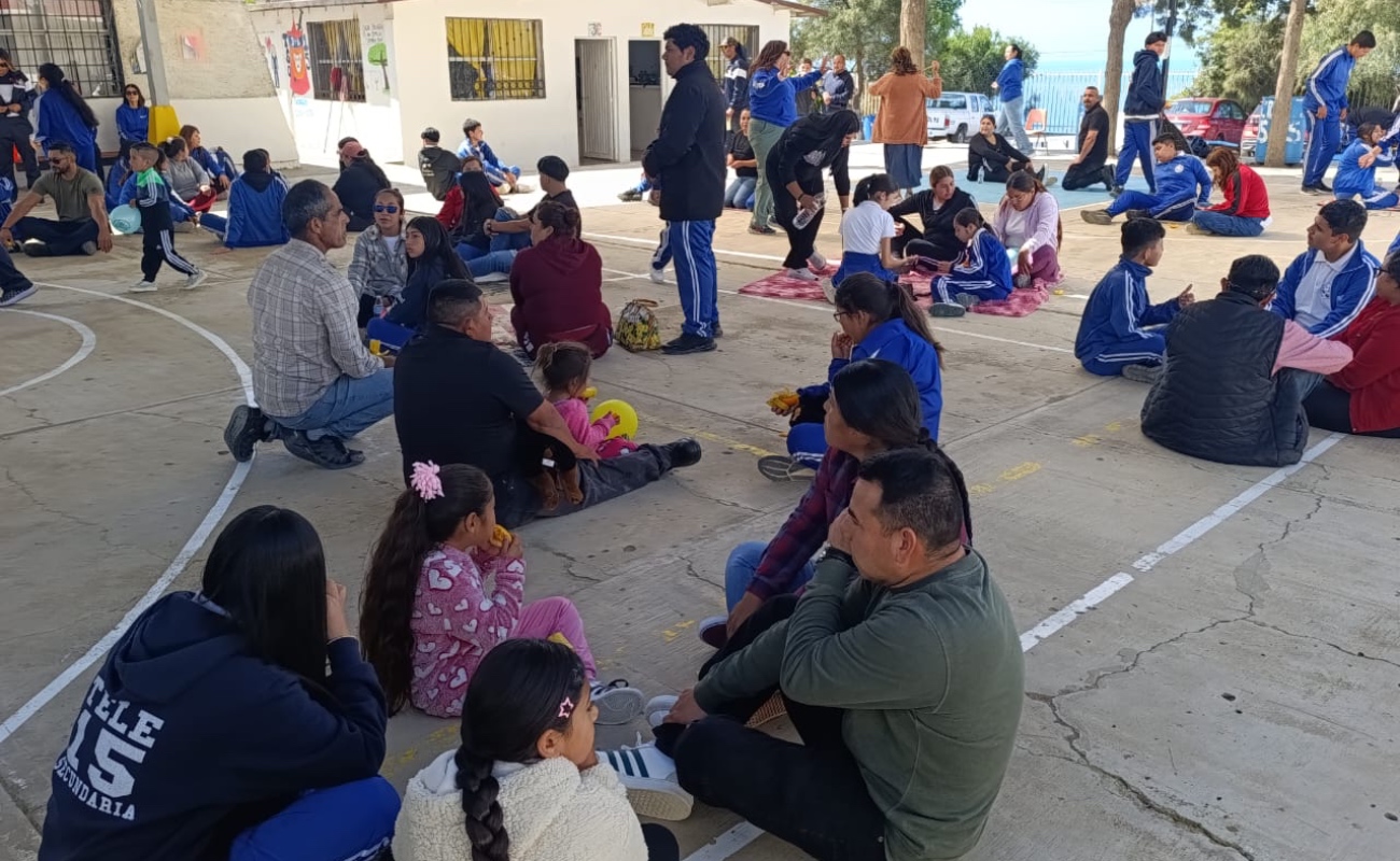 Realiza Secretaría de Educación Matrogimnasia con alumnos de telesecundaria