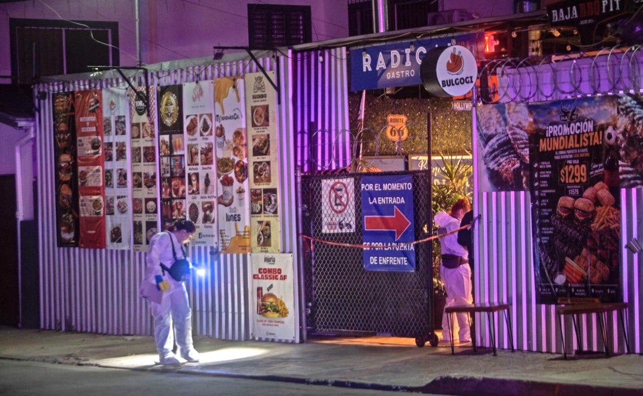Ataque armado en Gastro & Bar deja un hombre muerto y una mujer herida