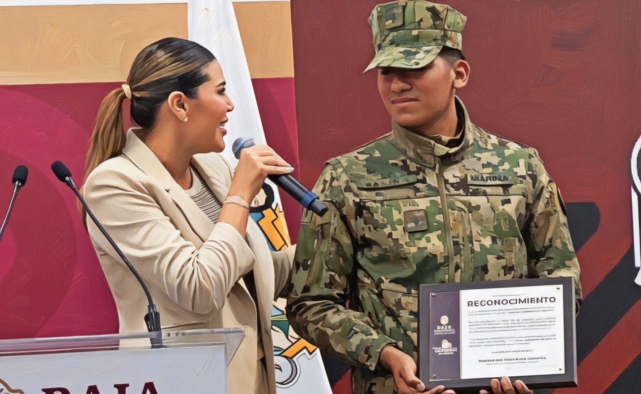 El joven marino destacó su compromiso de servir.