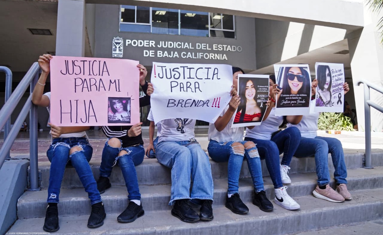 Familiares de Brenda se manifestaron este viernes en el Poder Judicial.