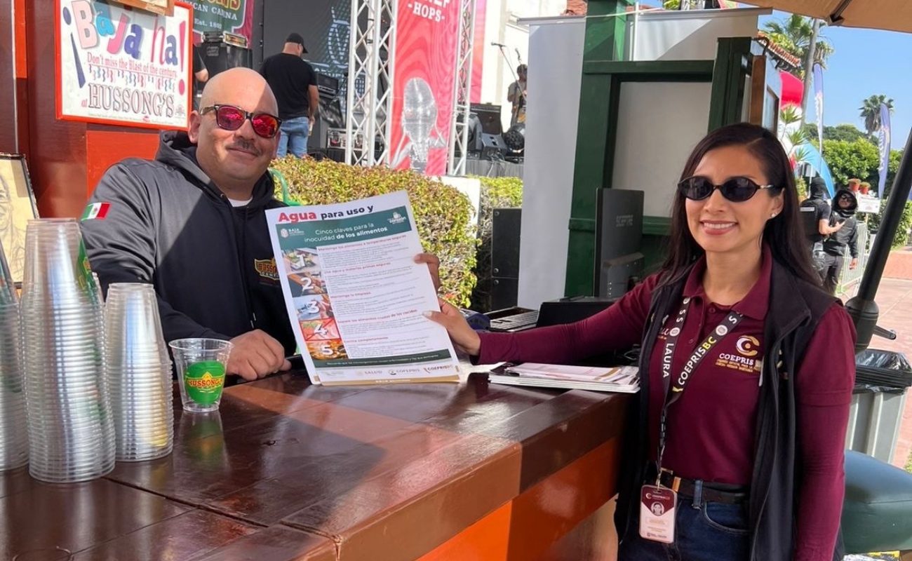 Acude a repartir volantes y trípticos a participantes de eventos de alta afluencia de personas.