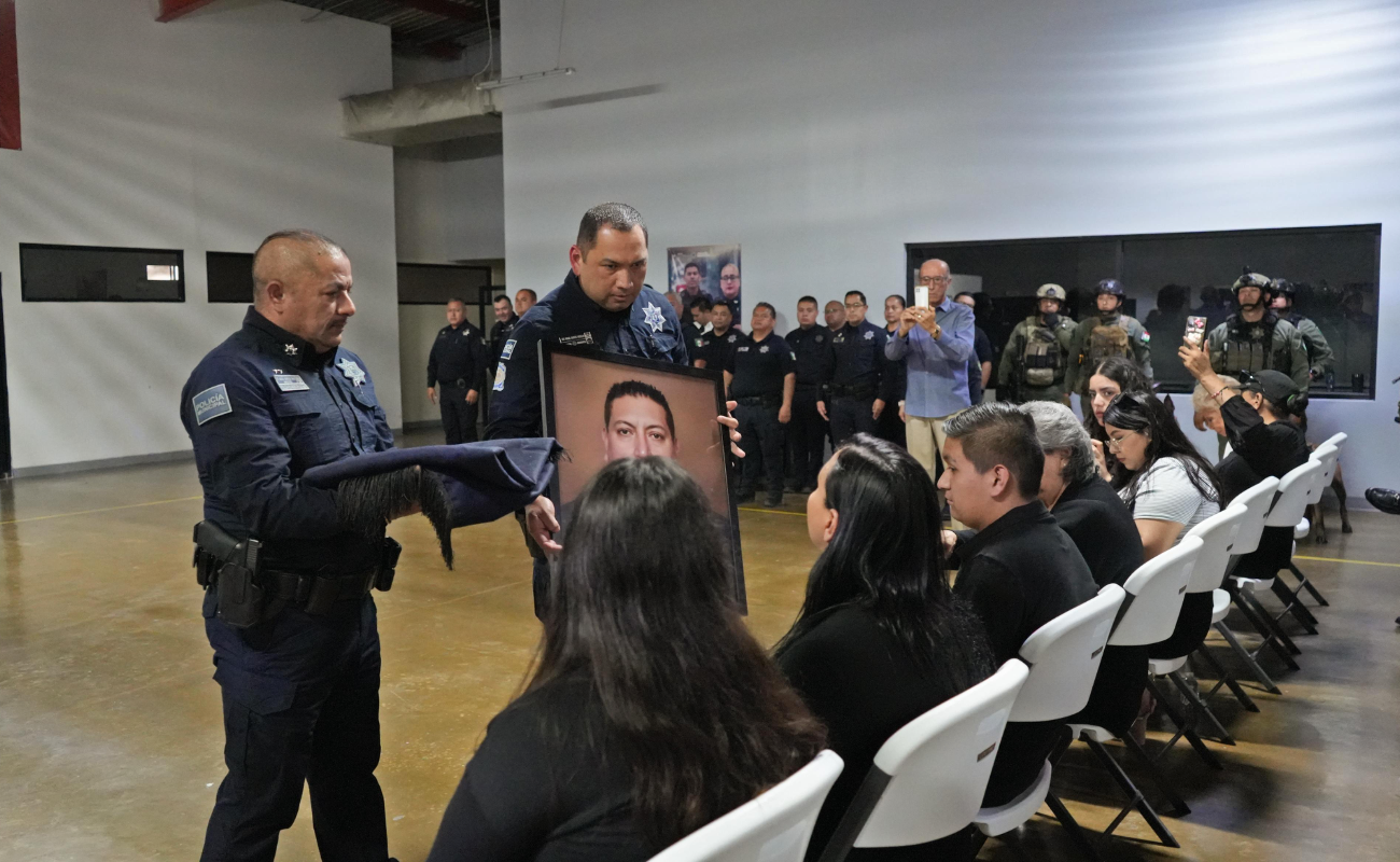 Se realizaron guardias de honor en su memoria.