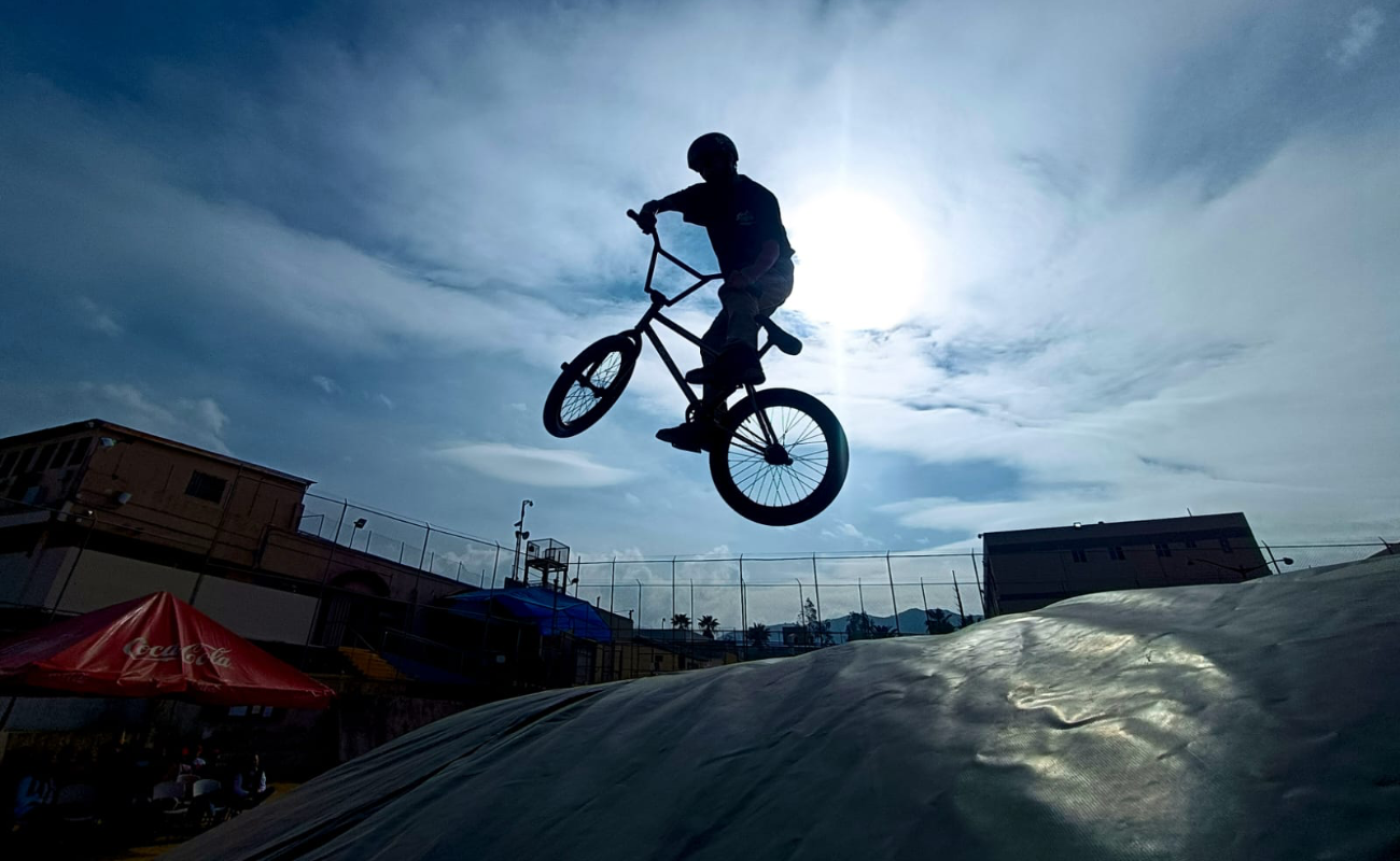 Viven privados de la libertad del Centro Penitenciario de Ensenada emocionante día con espectáculo BMX