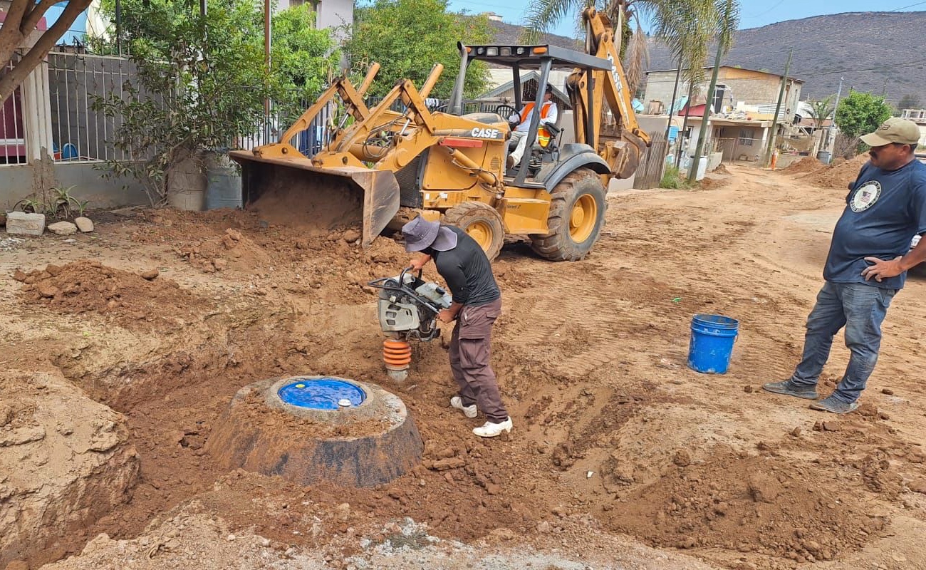 Se destinan 16.5 millones de pesos a 16 obras de agua potable y drenaje sanitario en Ensenada, beneficiando a colonias populares.