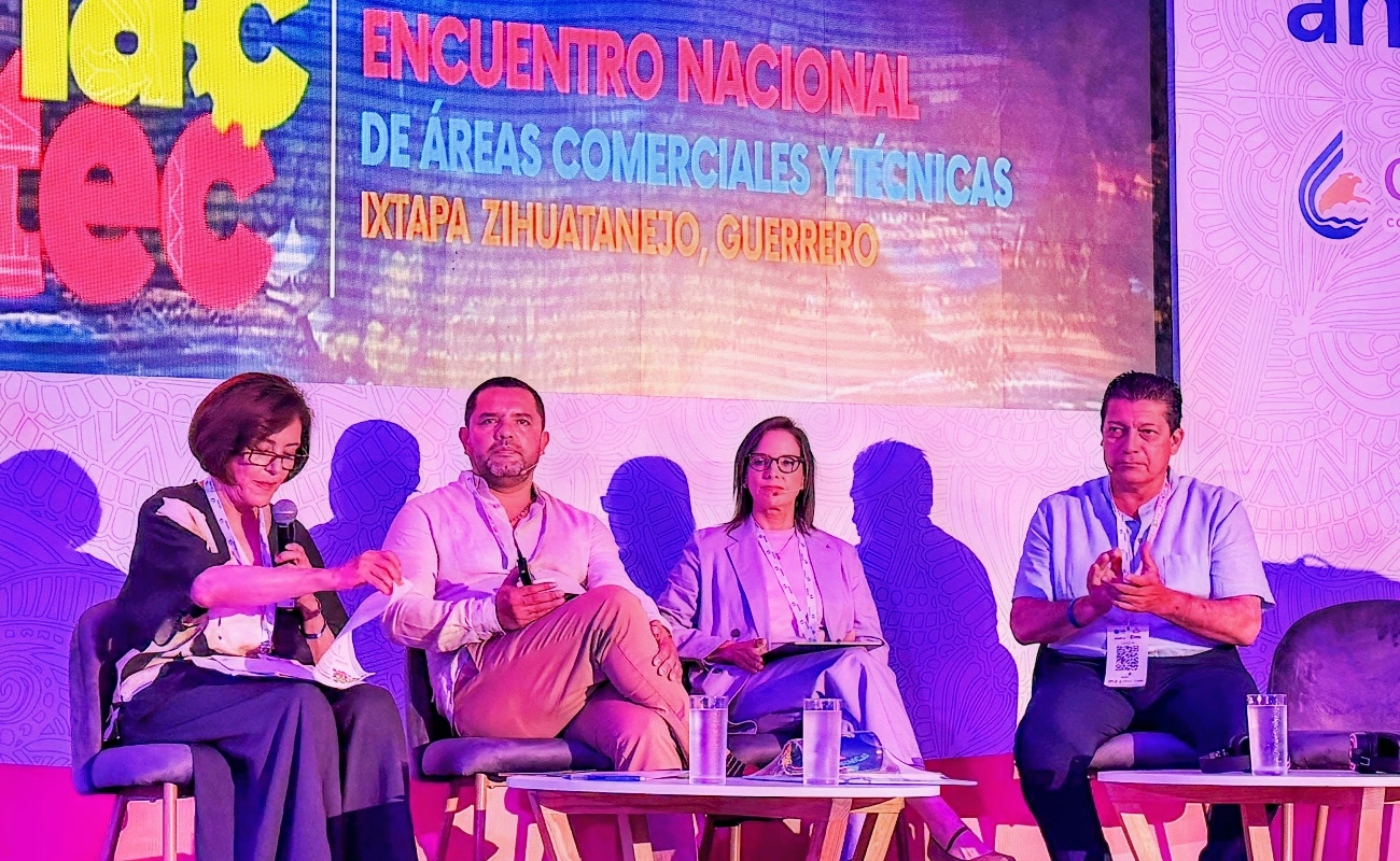 Mónica Vega durante el Encuentro Nacional de Áreas Comerciales y Técnicas.