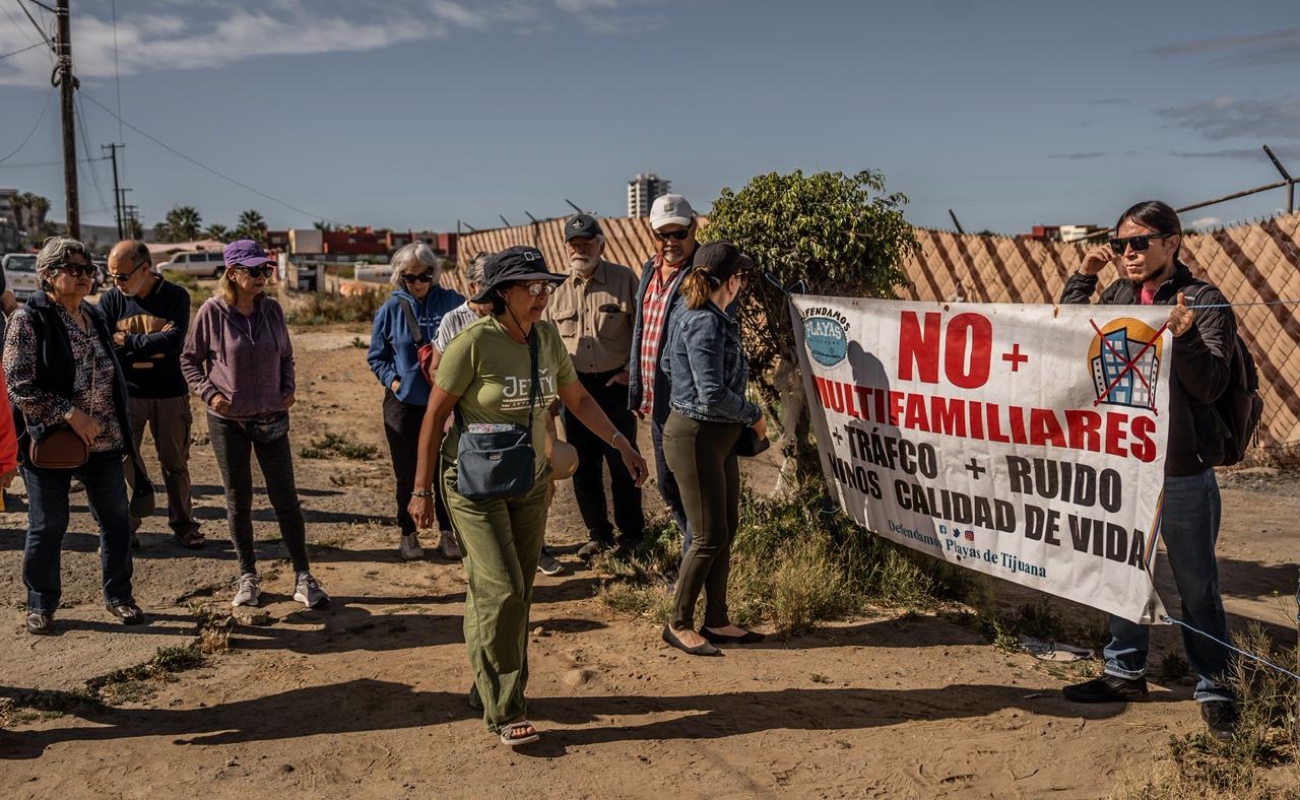 “No más multifamiliares… menos calidad de vida”, se podía leer en las pancartas que mostraron durante la protesta, señalaron.