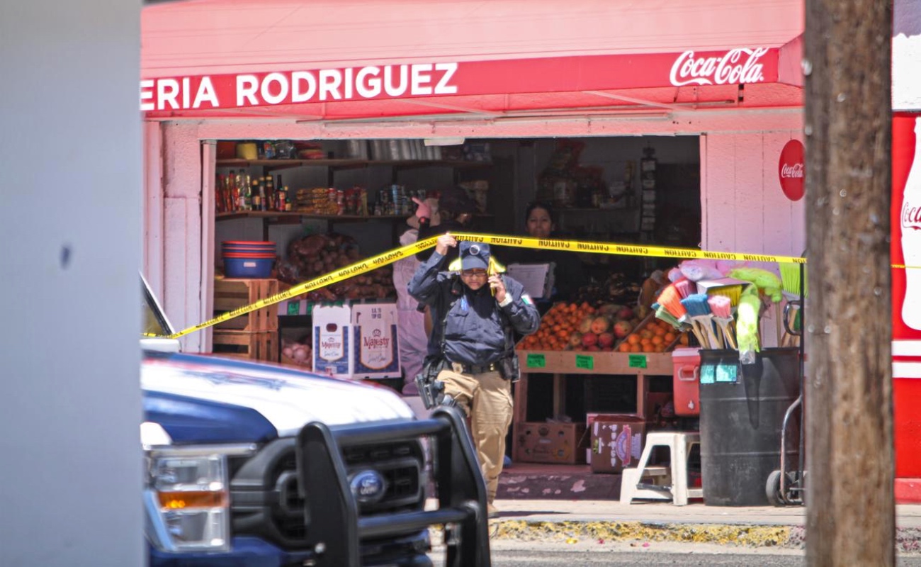 Matan a dos hombres al interior de frutería en la colonia Castillo
