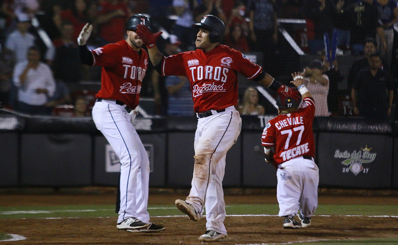 Toma Toros ventaja de 2-0 en la Serie del Rey