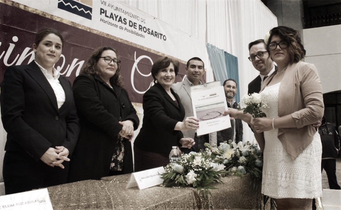 La alcaldesa Mirna Rincón encabezó la ceremonia de matrimonios colectivos que tuvo lugar este sábado.