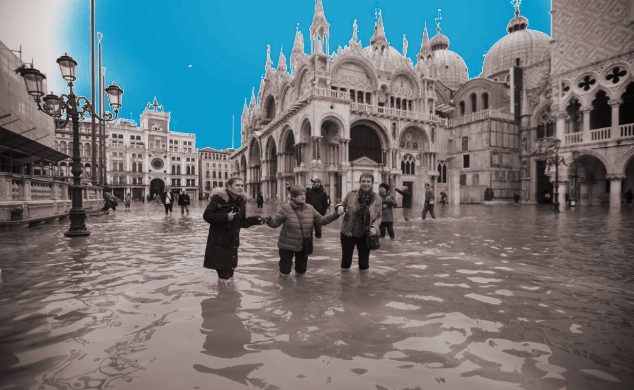 Este viernes registra 115 centímetros el nivel de la marea, con la Plaza de San Marcos ya inundada abundantemente.